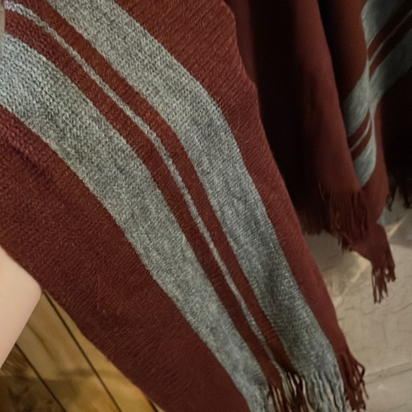 Lane Bryant Maroon Grey toggle poncho cape wrap ruana - Picture 3 of 6